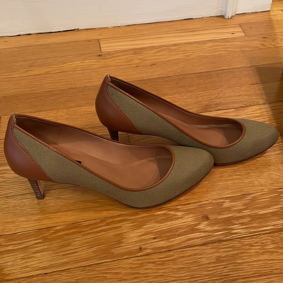 Ann Taylor Rose Canvas Kitten Heels, 7.5 M - Picture 3 of 6
